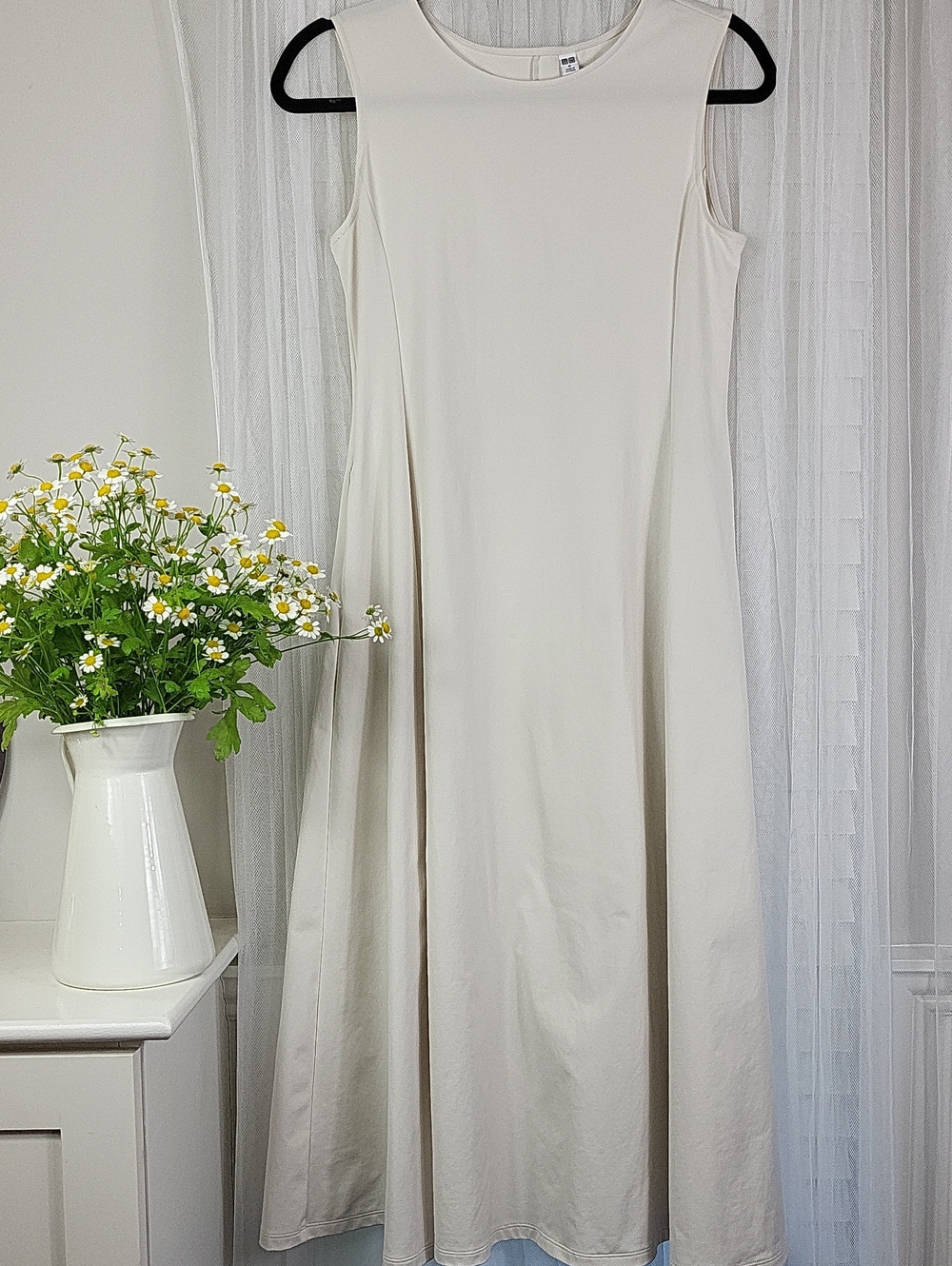 Uniqlo Sleeveless Cream Maxi Dress. Size M